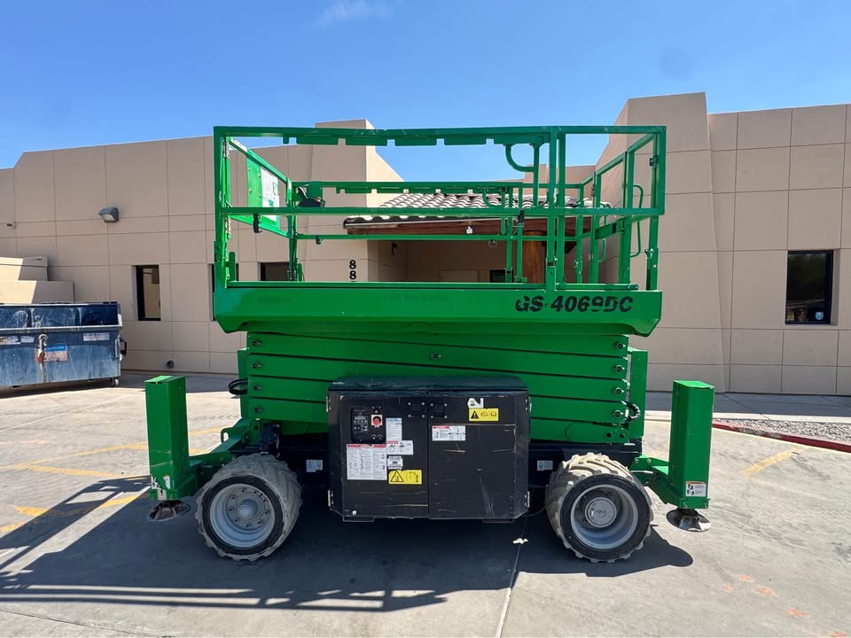 2015 Electric Scissor Lift