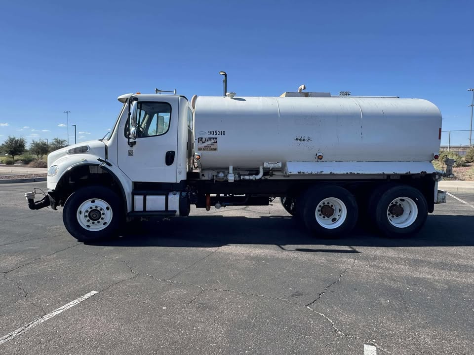 2016 4000 Gallon Water Truck