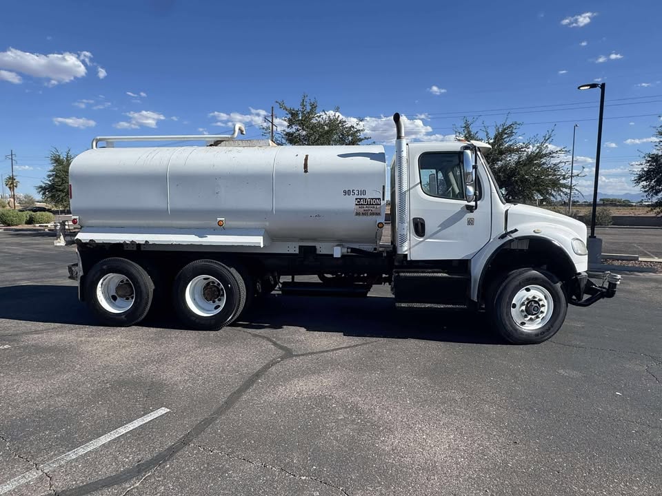 2016 4000 Gallon Water Truck
