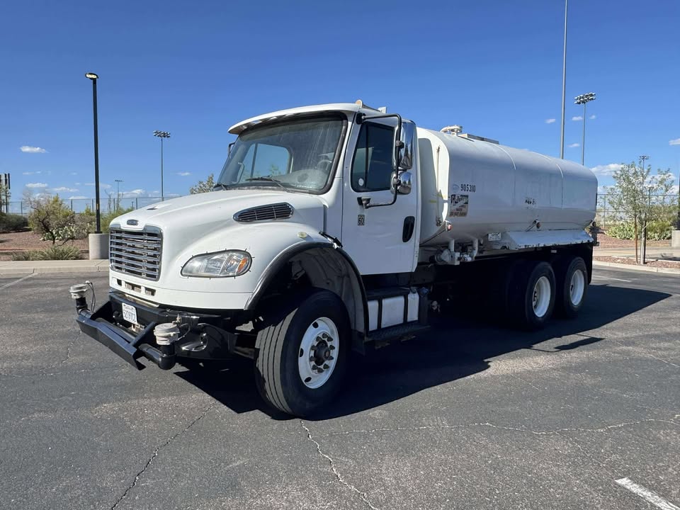 2016 4000 Gallon Water Truck