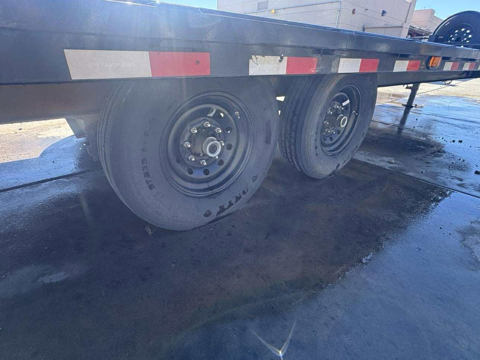 2023 flatbed trailer