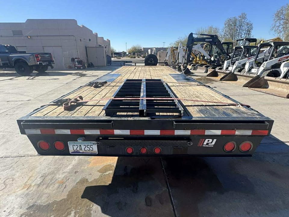 2023 flatbed trailer