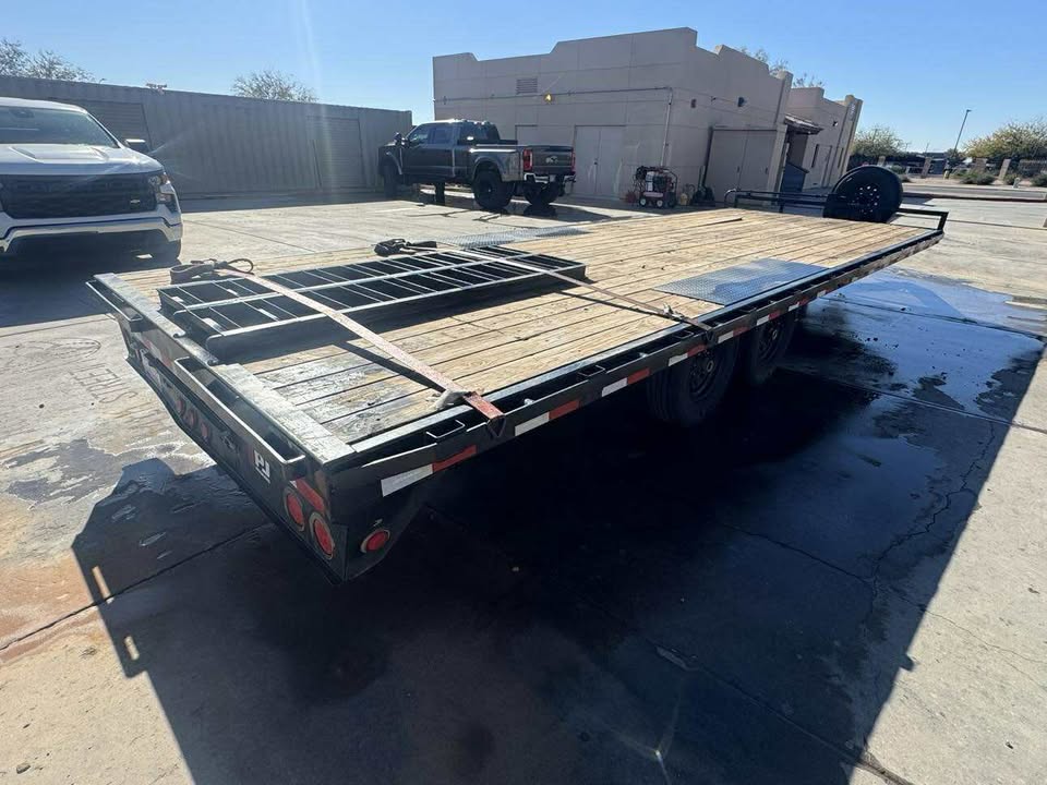 2023 flatbed trailer