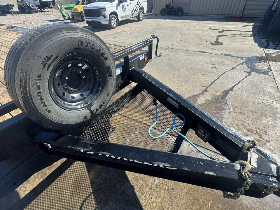 2023 flatbed trailer