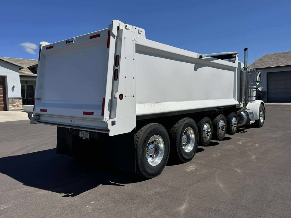 2007 Dump Truck