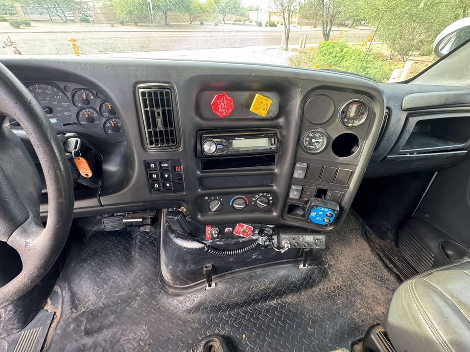 2004 Bobtail Dump Truck