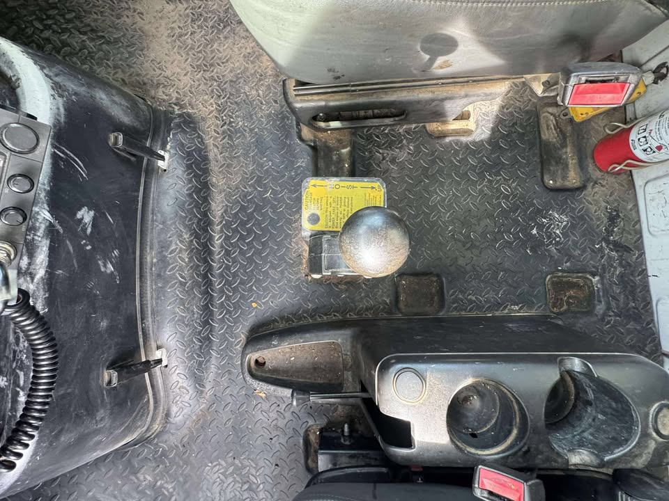 2004 Bobtail Dump Truck