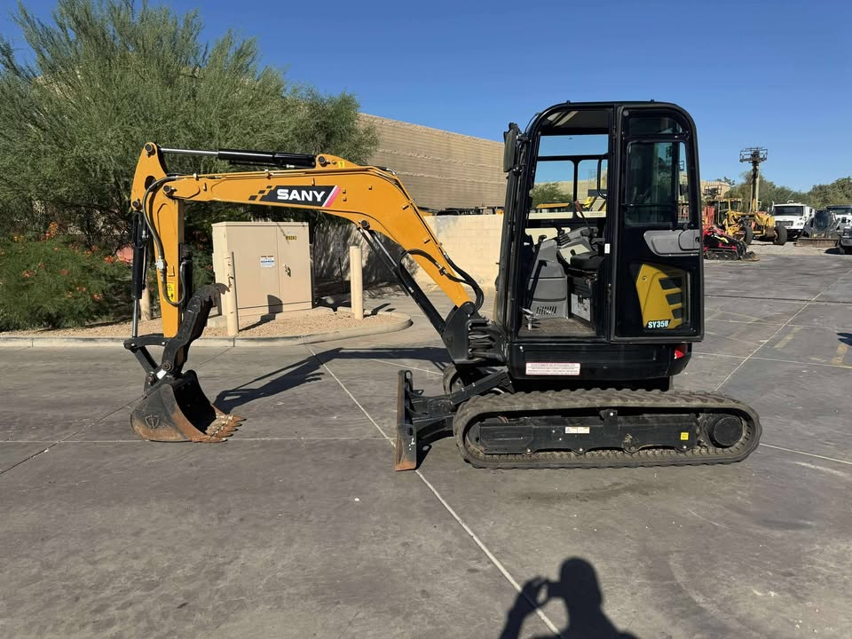 2022 Enclosed Mini Excavator