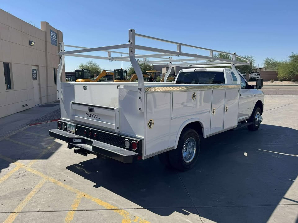 2020 Royal Work Bed Truck