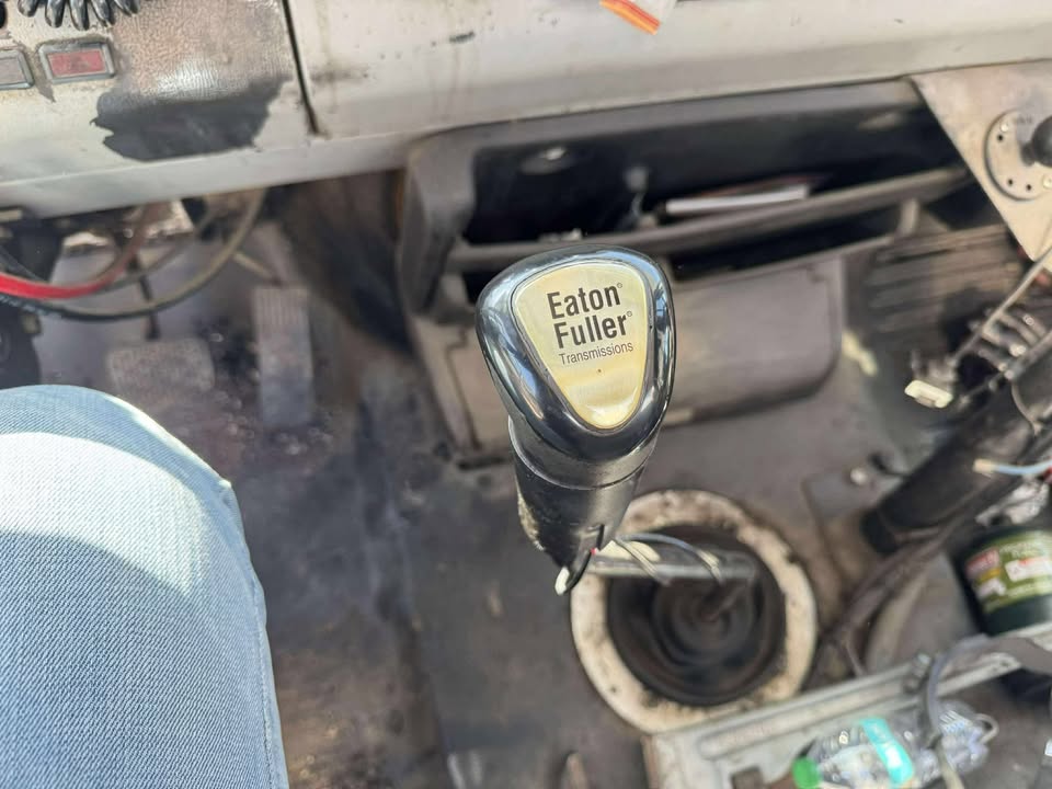 2000 Asphalt Distributor Truck
