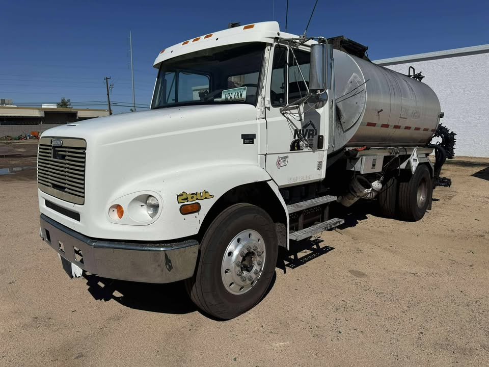2000 Asphalt Distributor Truck