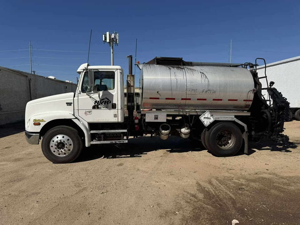 2000 Asphalt Distributor Truck