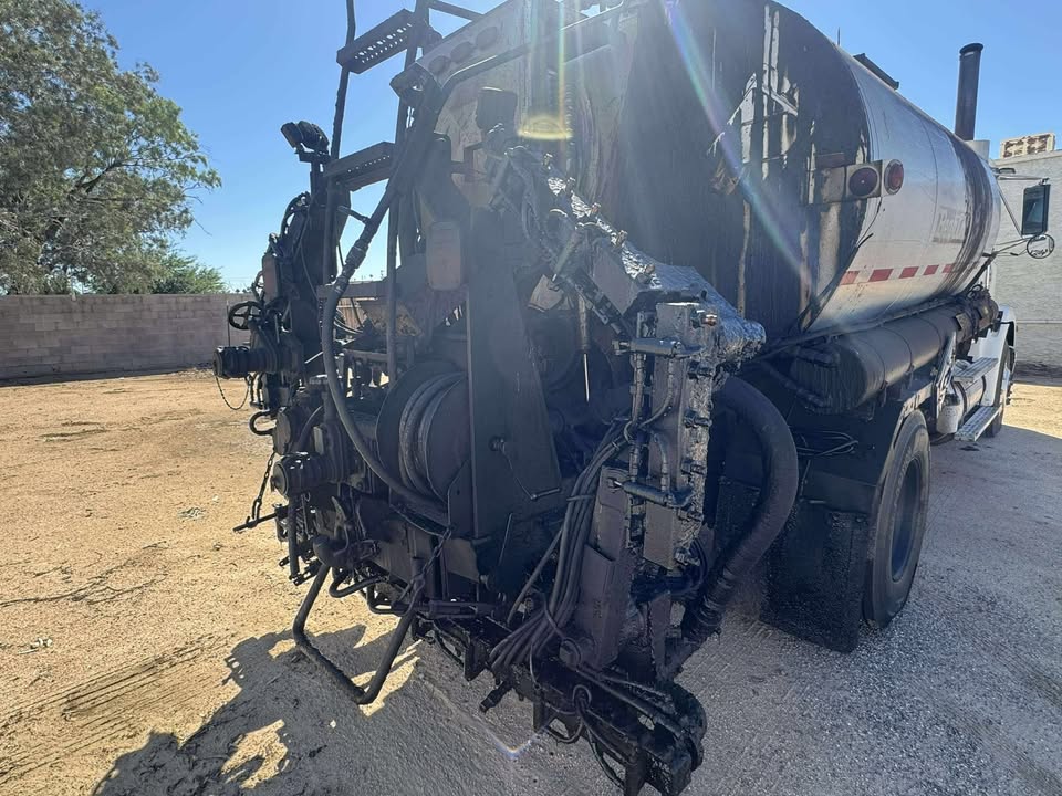 2000 Asphalt Distributor Truck