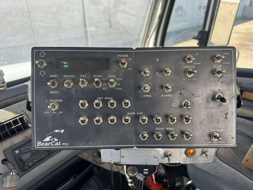 2000 Asphalt Distributor Truck