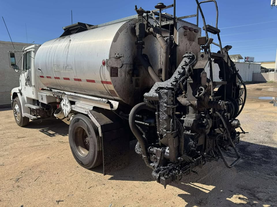 2000 Asphalt Distributor Truck
