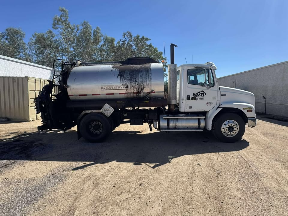 2000 Asphalt Distributor Truck