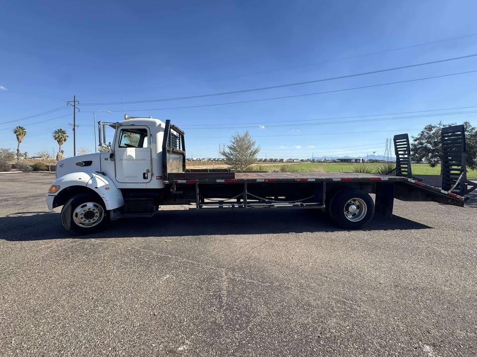 2005 Dovetail Flatbed Hauler