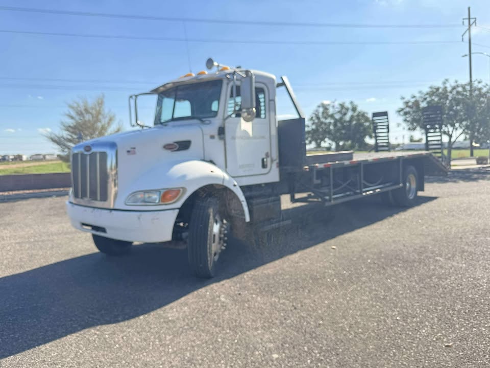 2005 Dovetail Flatbed Hauler