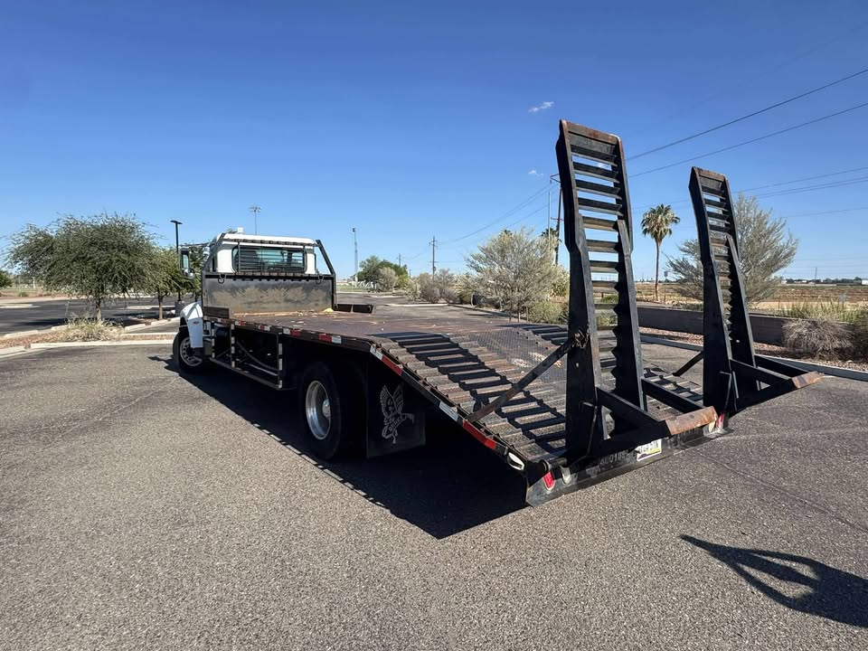 2005 Dovetail Flatbed Hauler