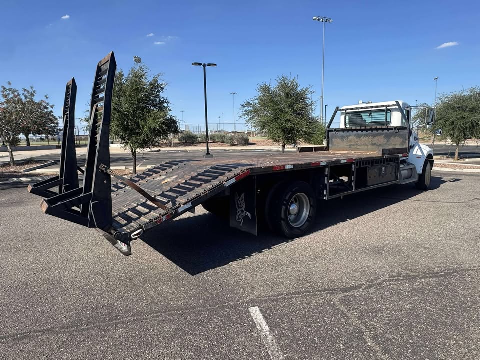 2005 Dovetail Flatbed Hauler