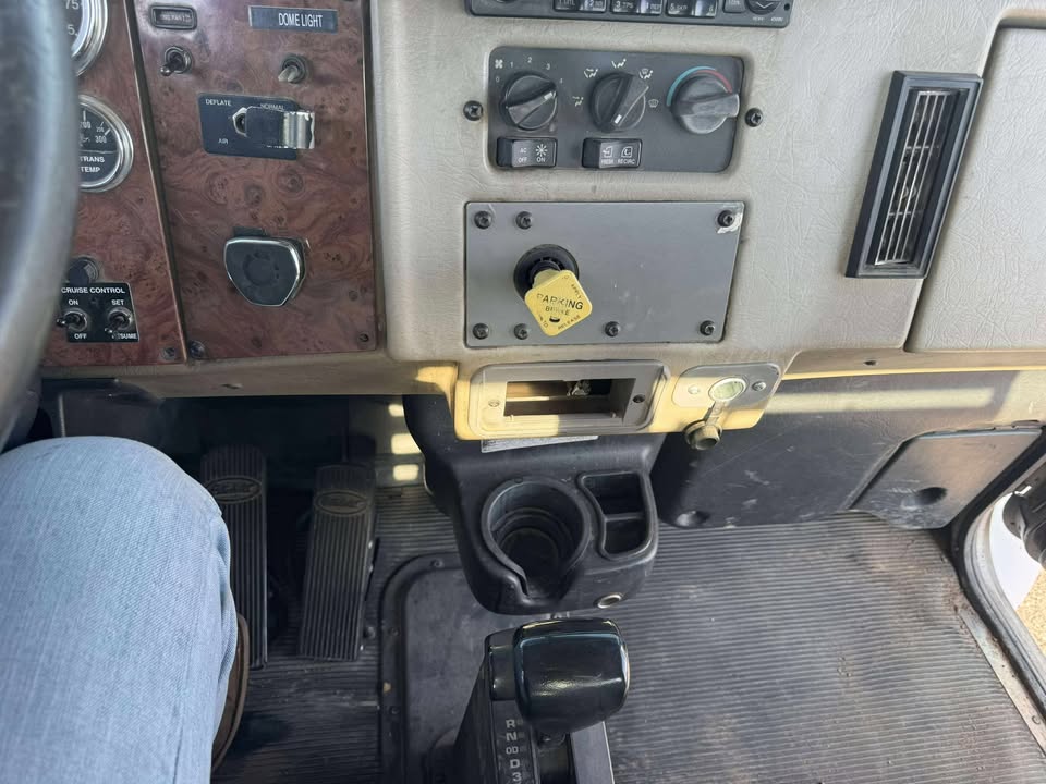 2005 Dovetail Flatbed Hauler
