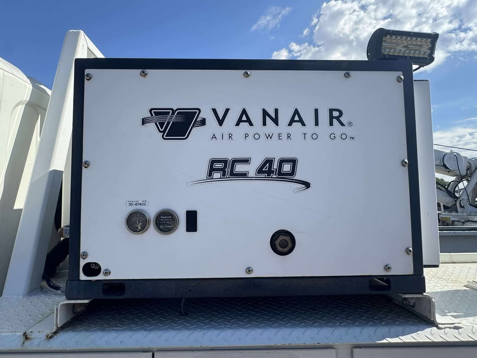 2014 Mechanic Truck with Crane