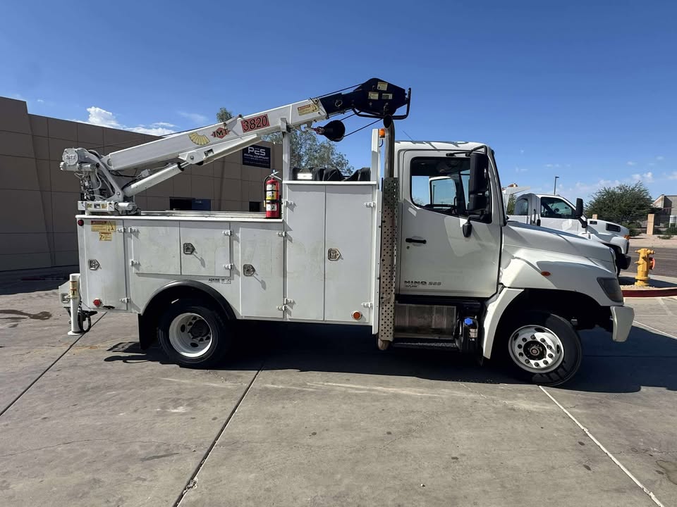2014 Mechanic Truck with Crane