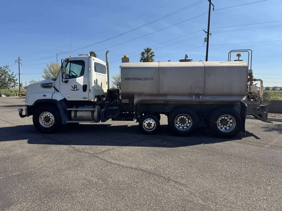 2017 4500 Gallon Water Truck with Pusher 2017 4500 Gallon Water Truck with Pusher
