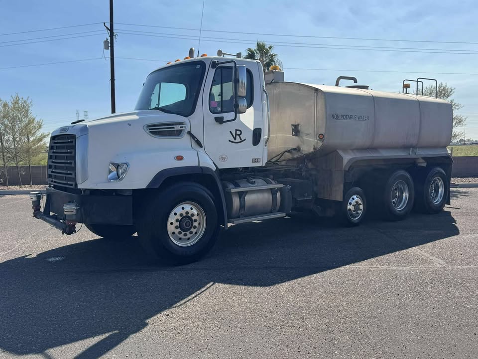 2017 4500 Gallon Water Truck with Pusher 2017 4500 Gallon Water Truck with Pusher
