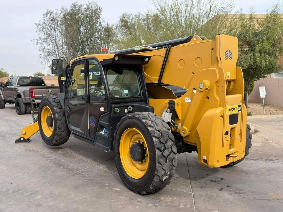 2020 Enclosed Cab Telehandler