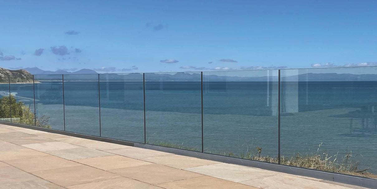 pool frameles balustrade glass