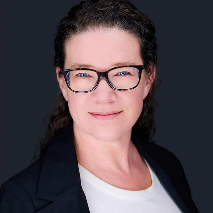 Creator, freelancer and consultant, Alana Lee helps people grow businesses through innovative ideas, services, digital products and education. 