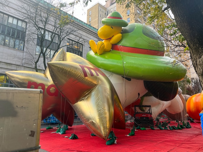 Macy's Balloon Blowup!
