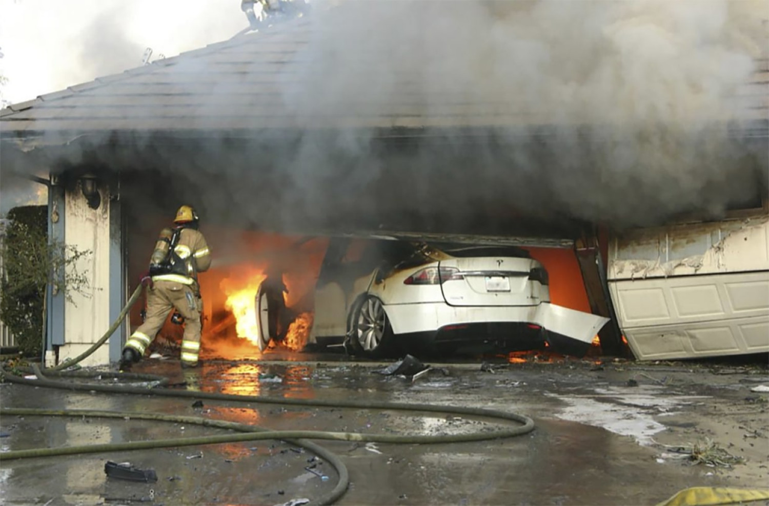 feu voiture électrique