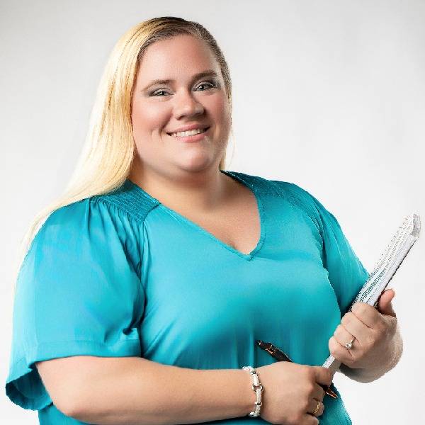 Susan Barrera es fundadora de NexOne Consulting y autora de 'The Next Step to Wealth'. Ayuda a empresarios latinos a ahorrar en impuestos, proteger sus negocios con LLCs y escalar con estrategia. Dueña de dos restaurantes y consultora bilingüe apasionada por el éxito de la comunidad hispana.