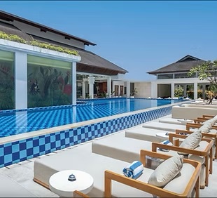 Beachfront and tropical gardens in Seminyak