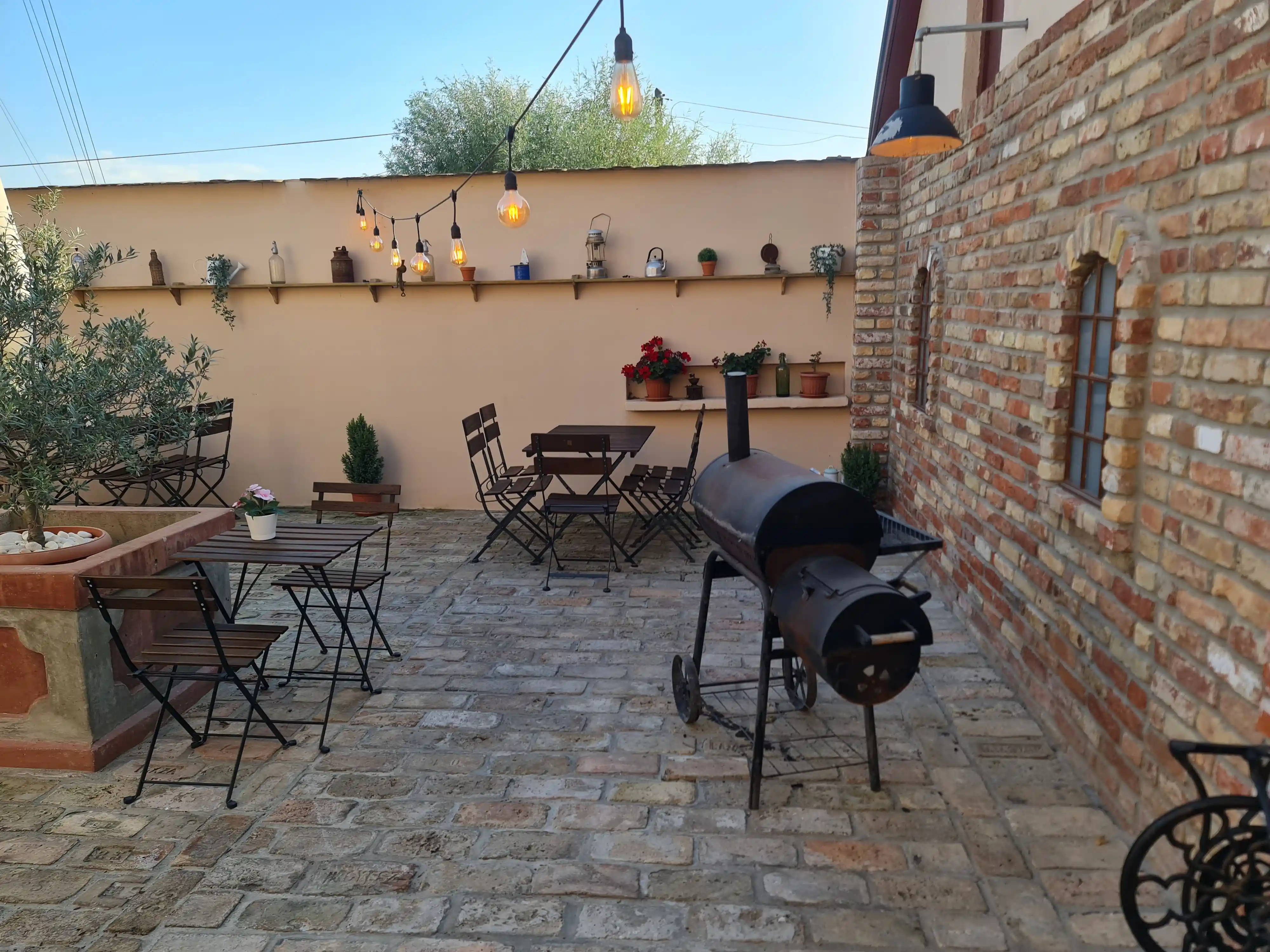 Füzes Büfé belső udvar