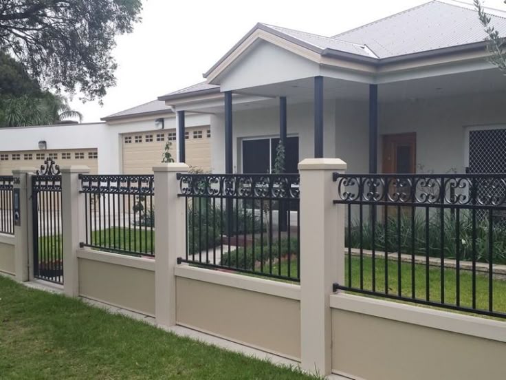 Metal Fence Resisting Harsh Weather Condition Metal Fence Resisting Harsh Weather Condition