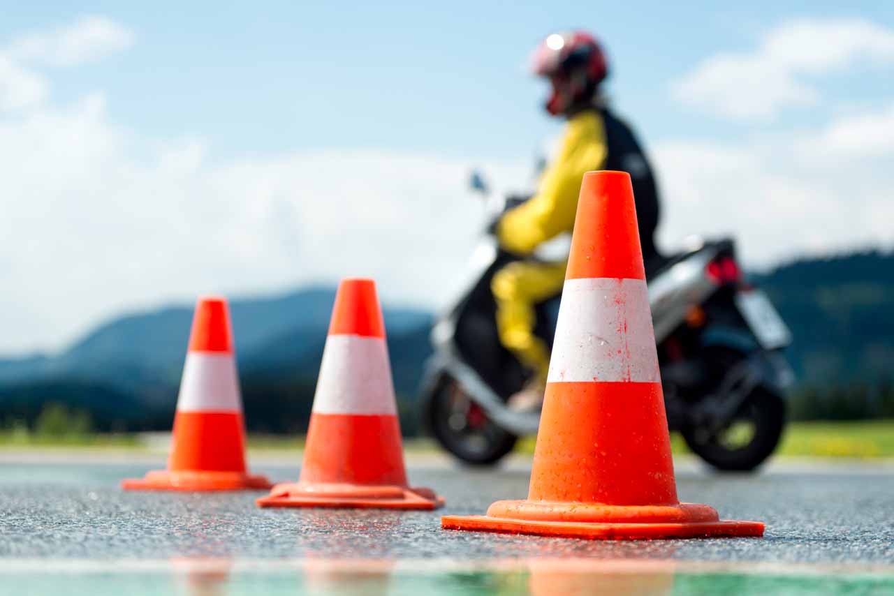 Kein Versicherungsschutz beim Motorradtraining ohne Führerschein
