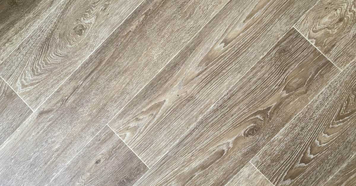 light brown vinyl plank flooring