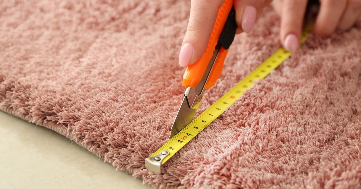 cutting carpet with measurement