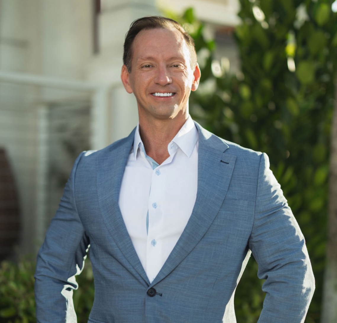Dr. Eric Smith