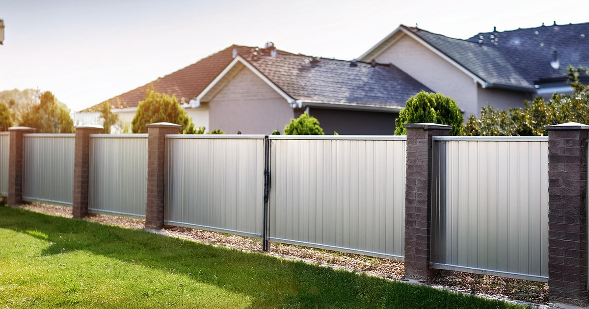 vinyl fence contractors near me