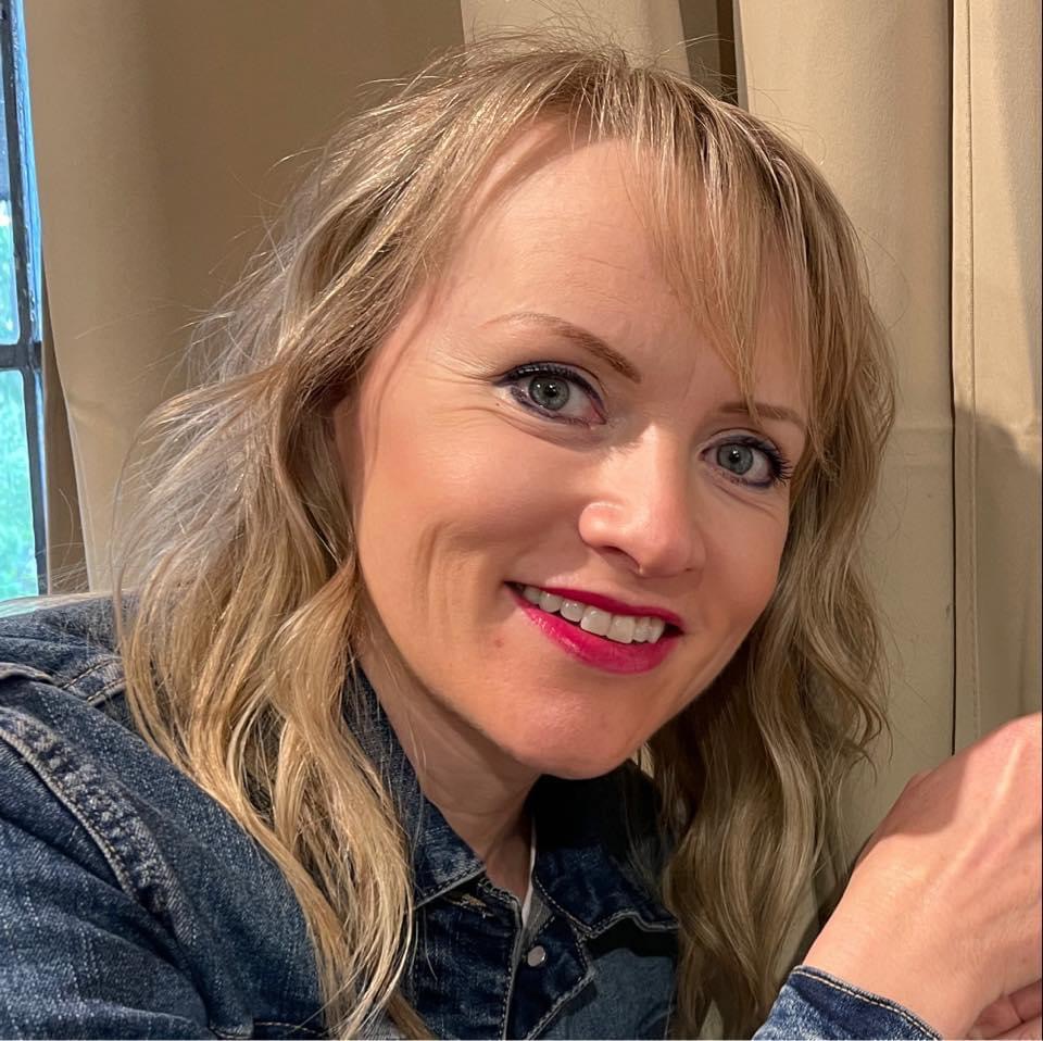 Christi is a certified macro coach for women over 40. 