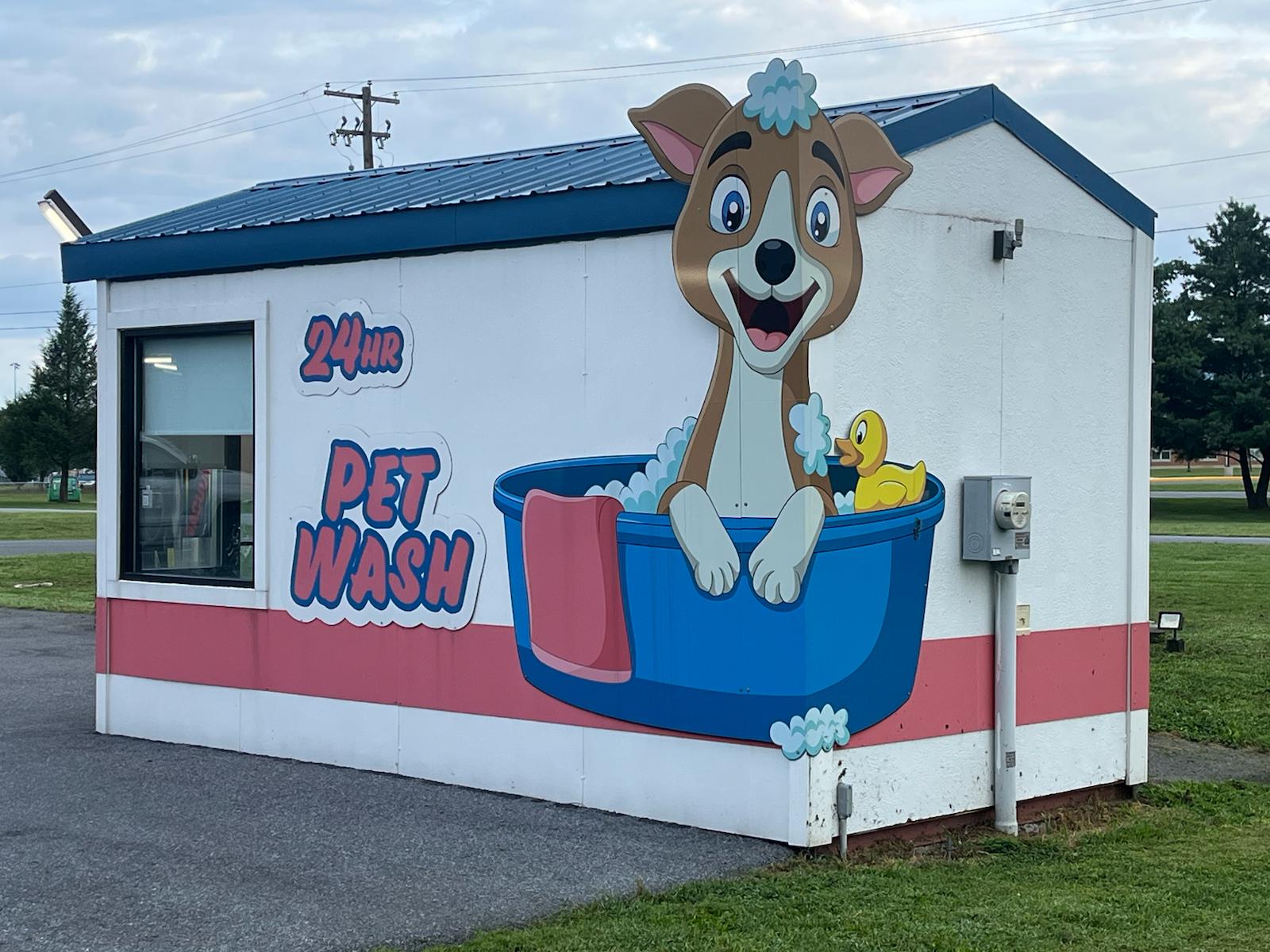 Pet wash building