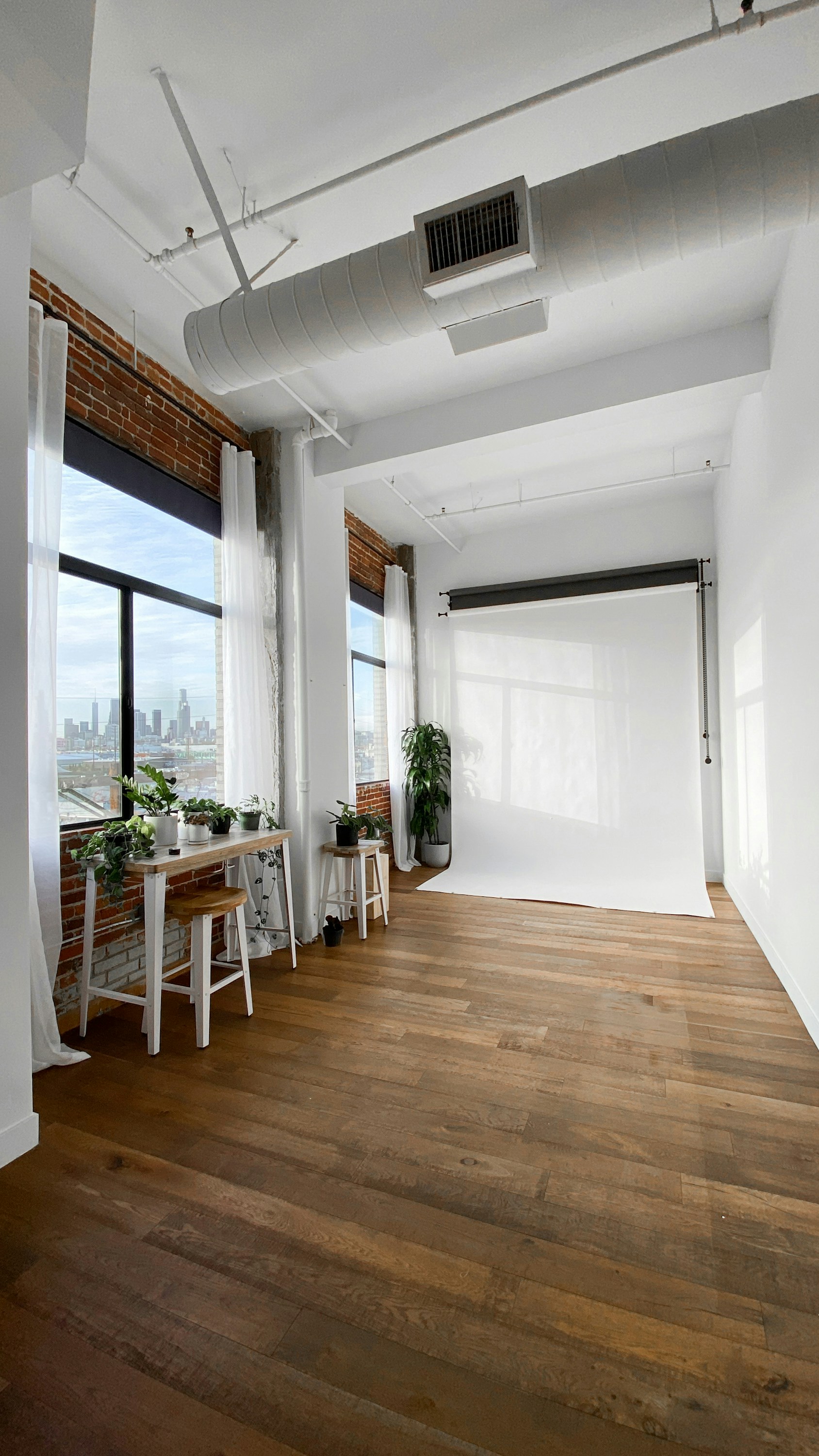 DIY or Hire a Pro? The Ultimate Guide to Hardwood Flooring
