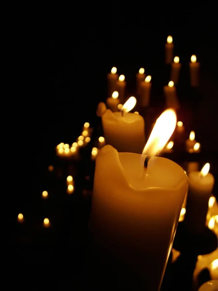 bougie de protection et de bienveillance pour accueillir la communication spirtituelle