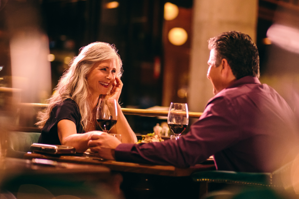 couple on a date communicating