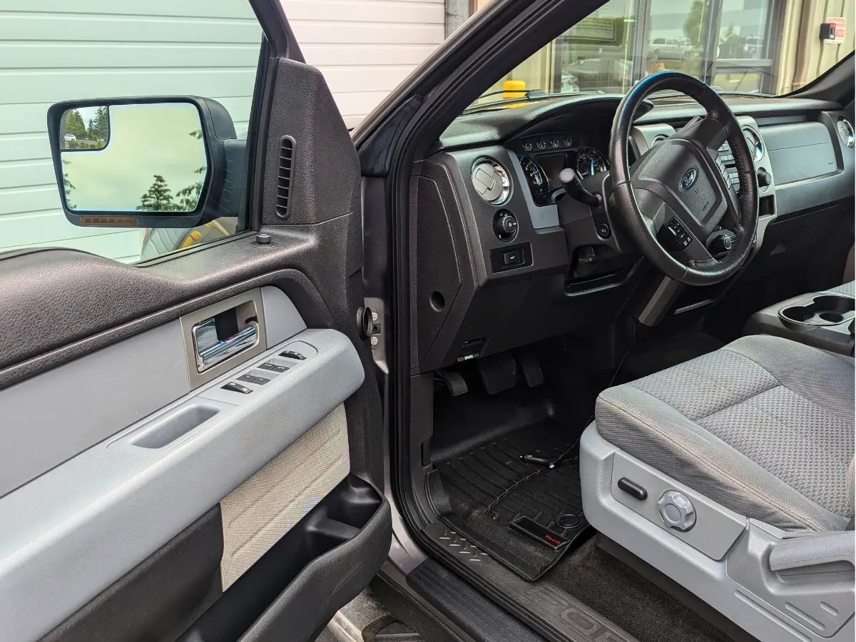 Interior 6