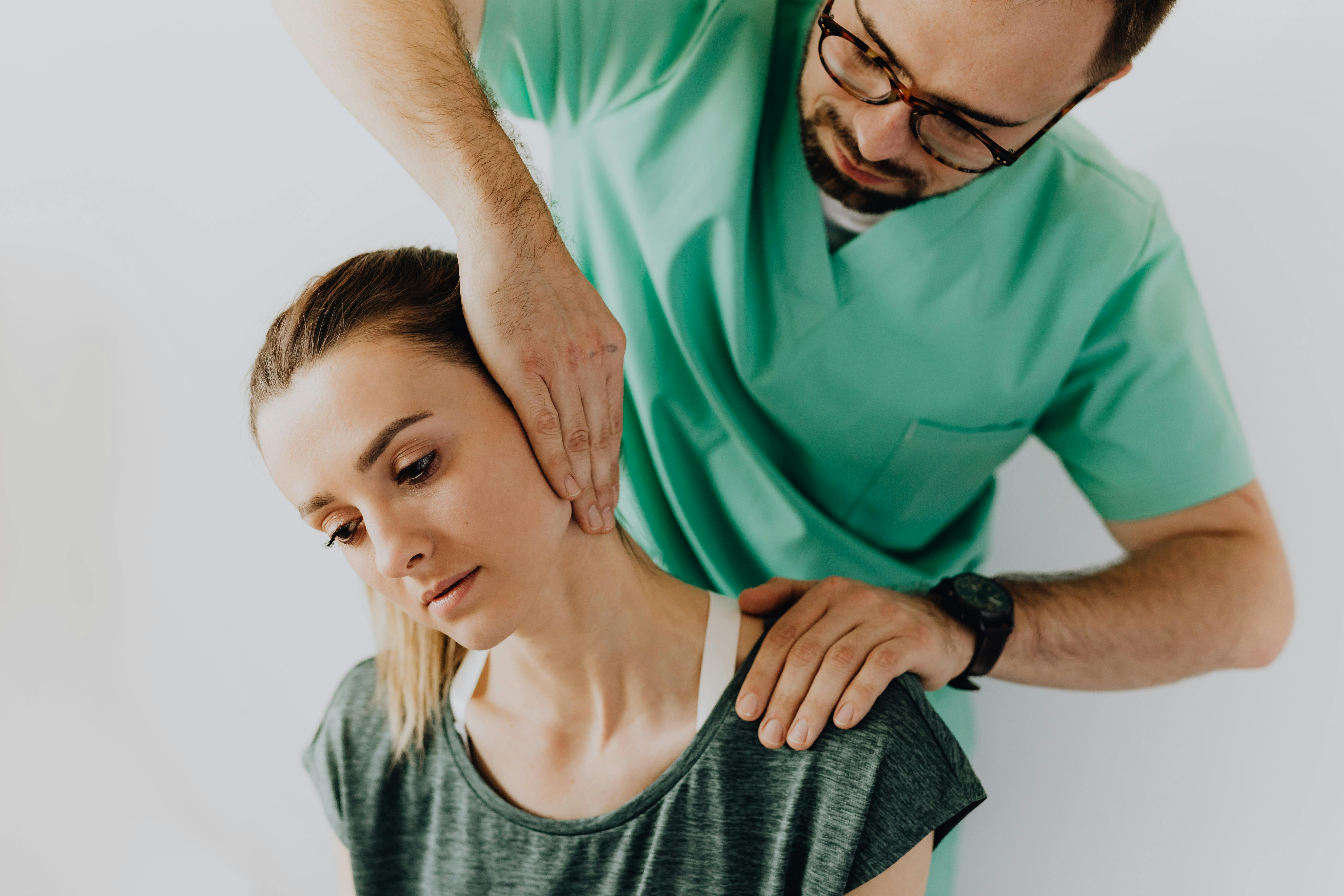 When to Worry About Shoulder Pain: Signs You Need Medical Attention When to Worry About Shoulder Pain: Signs You Need Medical Attention